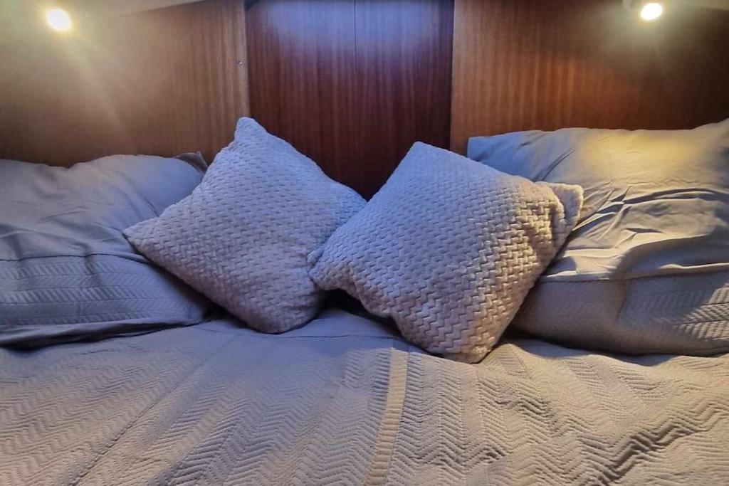 Nuit Romantique Sur Un Bateau A Bateau-hôtel *