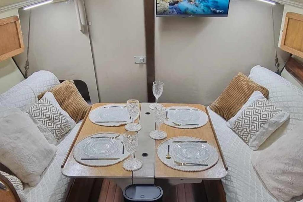 Bateau-hôtel Nuit Romantique Sur Un Bateau A Deauville