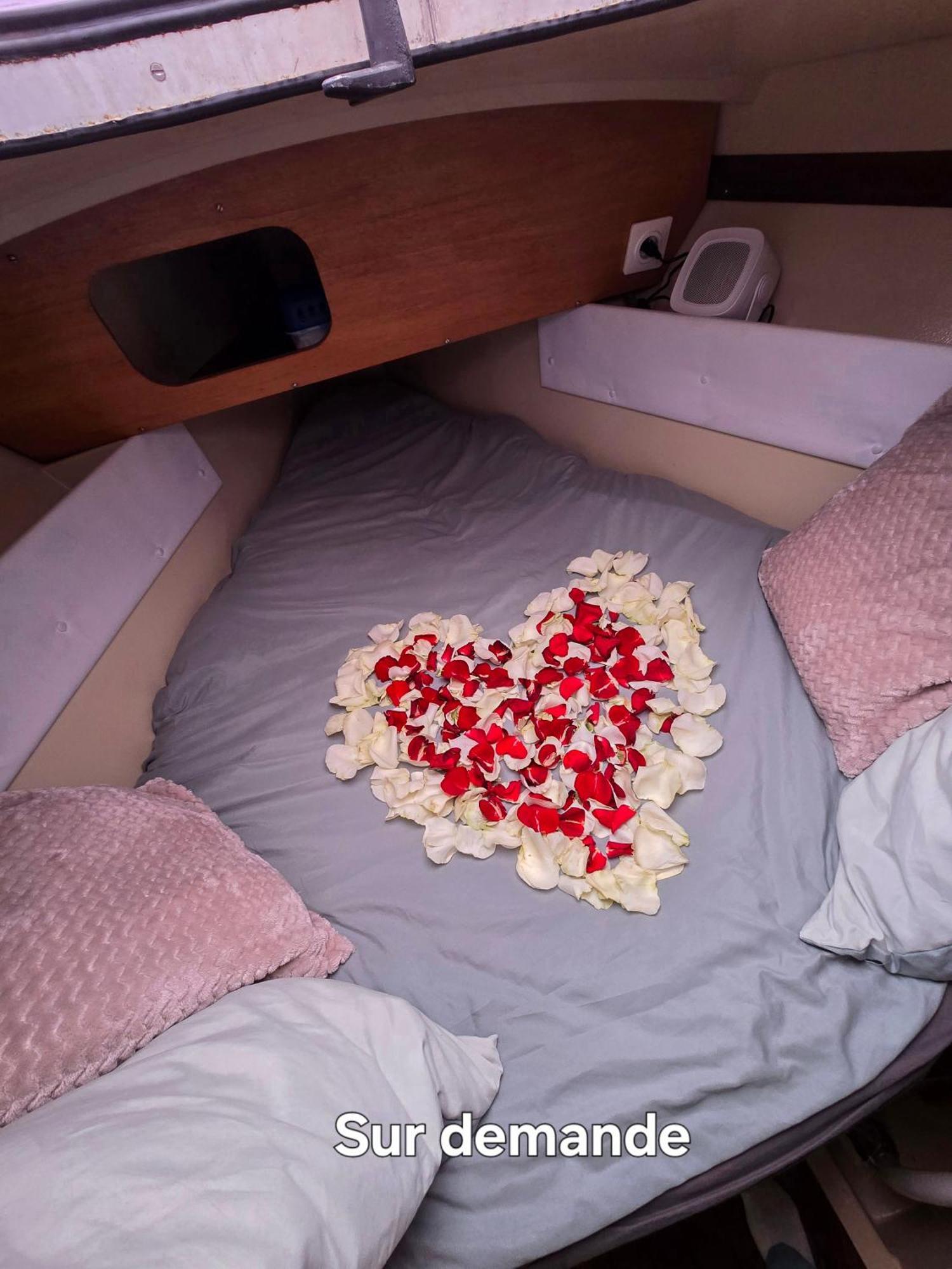 Nuit Romantique Sur Un Bateau A Deauville